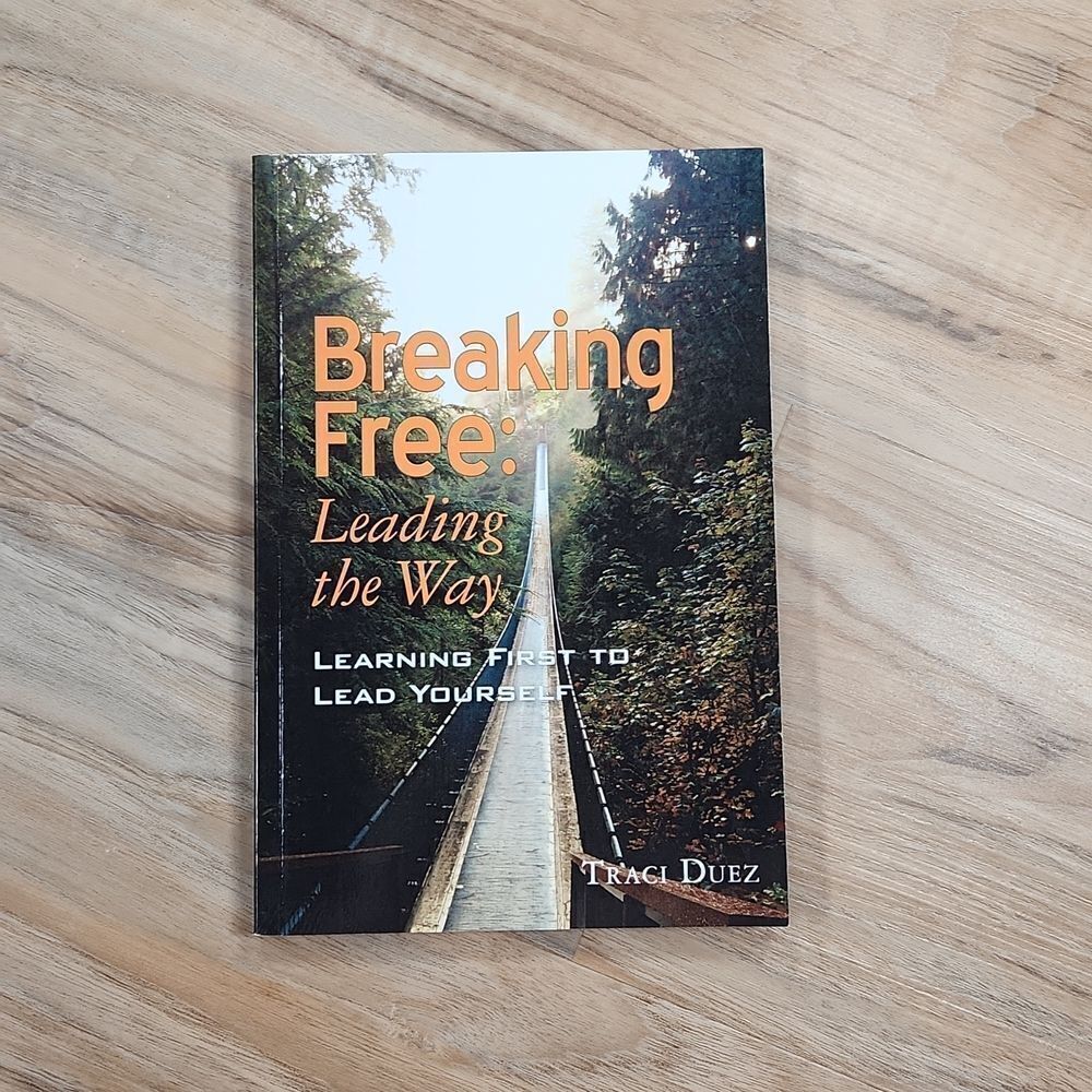 🔺️NWOT Signed Copy Breaking Free Leading the Way;Learning to Lead Yourself Book